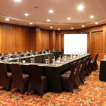 Hotel Santika Premiere Semarang Exterior photo